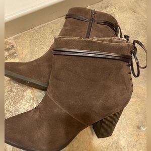 Boots size 12 Brown heals perfect shape